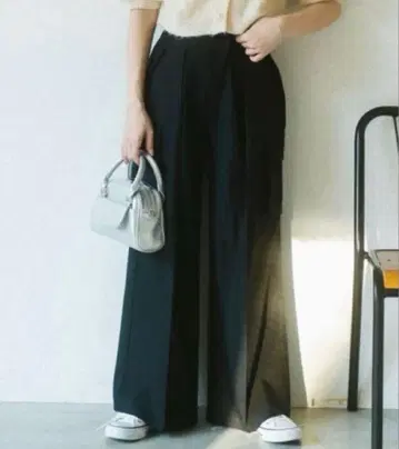 [ 미개봉 새상품 ] ECREL 아지메 턱 카고 팬츠