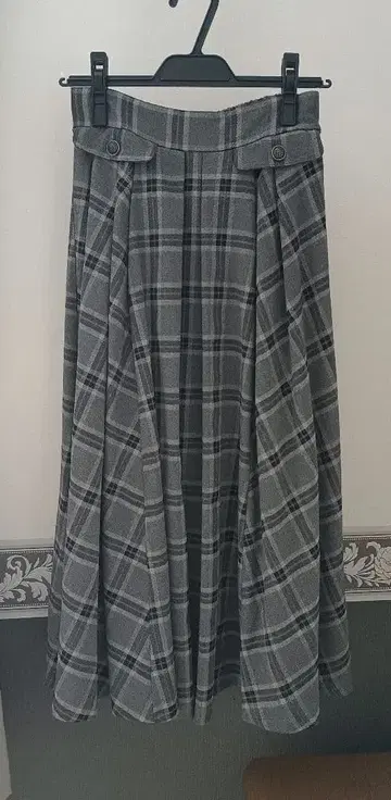 엑시즈팜 [새상품] 그레이 계열 체크 무늬 스커트