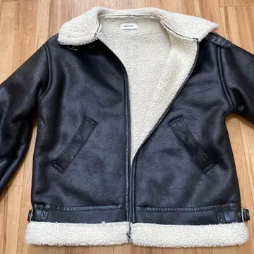 합성 피혁 보아 무스탕 코트