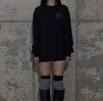 FANCY CLUB 스터드 로고 긴팔 티셔츠