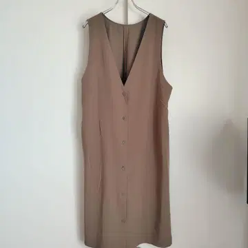 에우르큐브 eur3 슬리브리스 원피스 V넥 얇은 소재