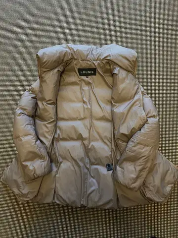 LOUNIE 밑단 절개 다운 자켓