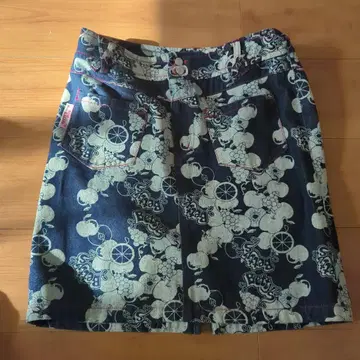[ 새상품급 ] BETTY'S BLUE 과일 패턴 데님 미니 스커트