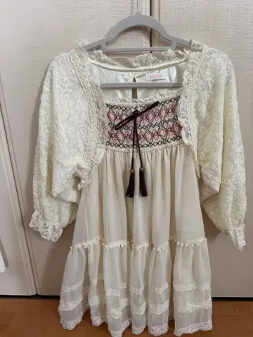 LIZLISA 소매 부분 절개 원피스