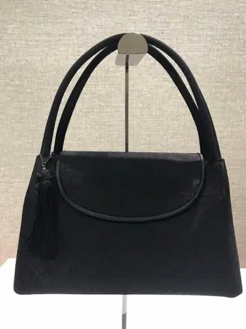 새상품급 이와사 블랙 포멀 백 꽃무늬 엠보싱 가공 T.1817