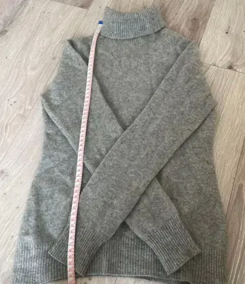 그레이 터틀넥 스웨터