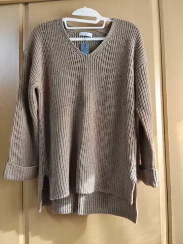 JEANASIS 베이지 V넥 스웨터 새상품