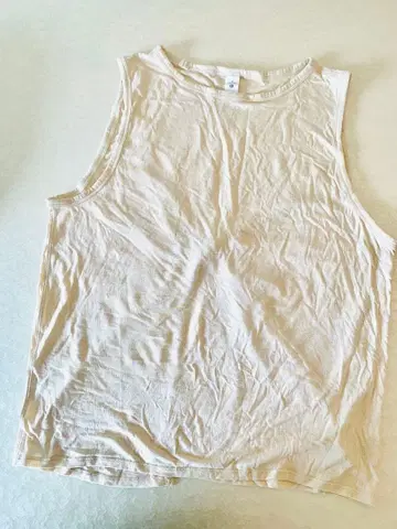 룰루레몬 베이지 백 트위스트 탱크탑 사이즈 8