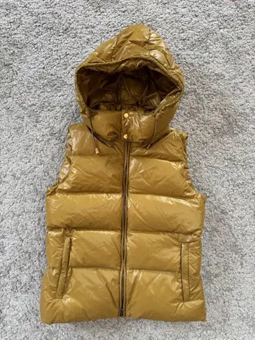 [ Johnbull ] 존불 후드 부착 다운 베스트 F 머스타드