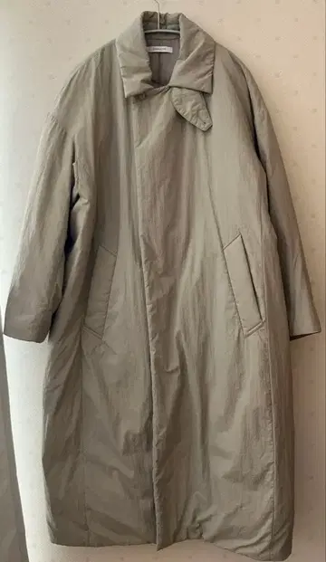 베이크루즈 트렌치풍 다운 코트