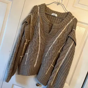 SNIDEL 브라운 V넥 케이블 니트