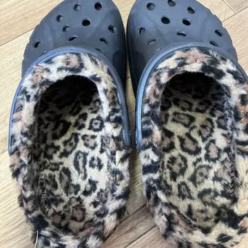 Crocs 클로그 샌들 블랙 레오파드 무늬