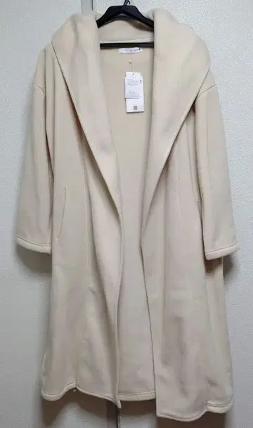 미사용 새상품 부즈루드 후드 부착 크림색 가디건