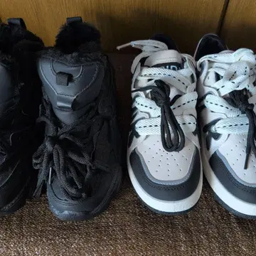 블랙 보아, 화이트 블랙 스니커즈 2점