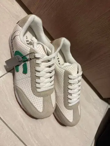 SANGACIO 화이트 스니커즈