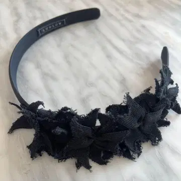 LUDLOW 라들로 프릴 장식 블랙 머리띠