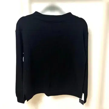 택 포함 새상품 로페 블랙 긴팔 니트 슬릿 있음 블랙 하이넥 U넥