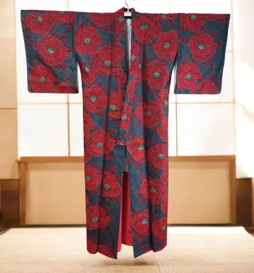 [새상품급] 빨간 동백꽃 무늬와 그레이 기모노 교육용 실 포함