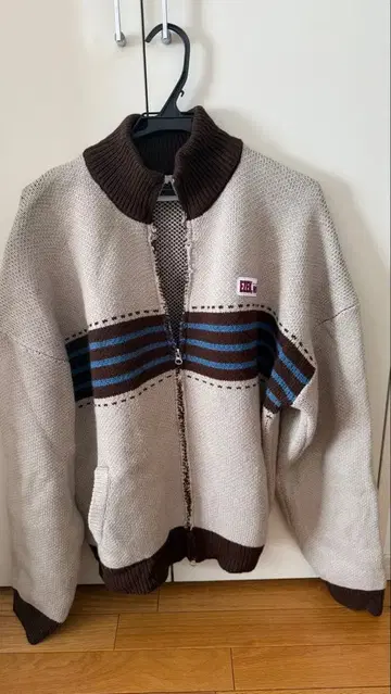 EZEK, well 니트 스웨터 베이지