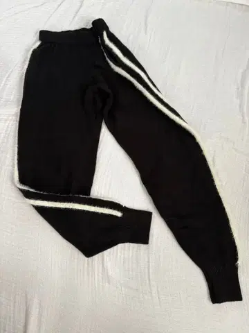 null. 널 토끼 온라인 블랙 조거 팬츠 사이드 스트라이프 니트 팬츠