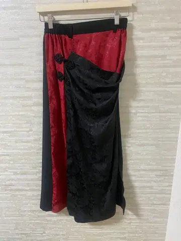 Dearart 차이나풍 빨간색과 검은색 슬릿 롱 스커트