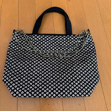 일본 의류에도 블랙 x 화이트 꽃무늬 토트백 체인 포함 핸드메이드