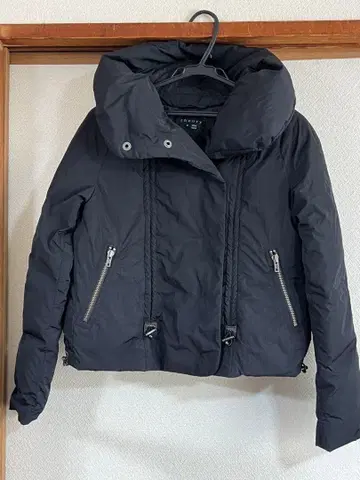 띠어리 다운 100% 숏 기장 블랙