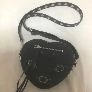 QOOZA 쿠자 하트형 숄더백 블랙 지뢰계 서브컬처 계열