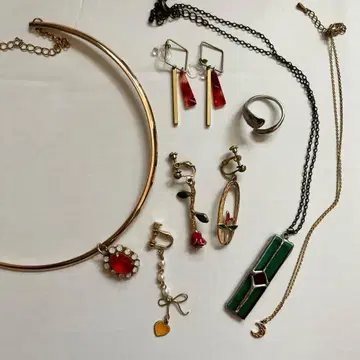 액세서리 세트 목걸이, 귀찌 등