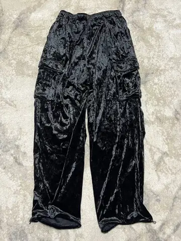 새상품급 emmi 벨로아 카고 팬츠 블랙 M 사이즈