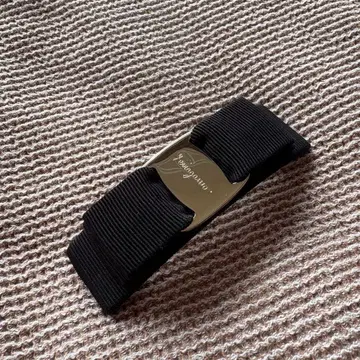 페라가모 바라 리본 머리핀 블랙