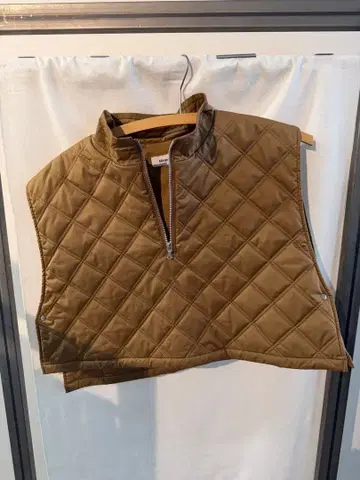 allege. 베이지 단장 퀼팅 베스트