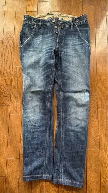 야콥 코헨 데미지 가공 슬림핏 데님 팬츠