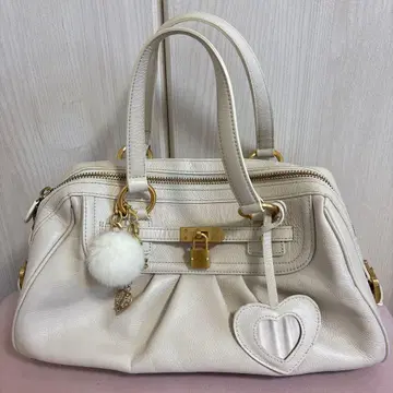 화이트 가죽 핸드백 퍼 포함