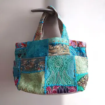 패치워크 디자인 핸드백