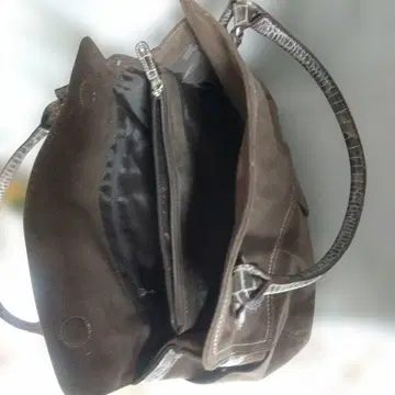 브라운 스웨이드 핸드백