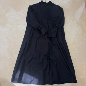 블랙 하이넥 긴팔 원피스