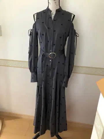 리엔다 오픈 숄더 그레이 원피스 M 택 포함 미사용 새상품