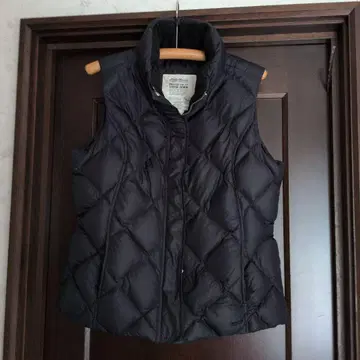 블랙 다운 베스트 퀼팅 디자인