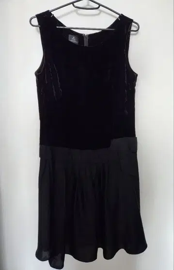 INED 슬리브리스 원피스