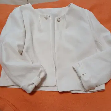 화이트 노카라 자켓