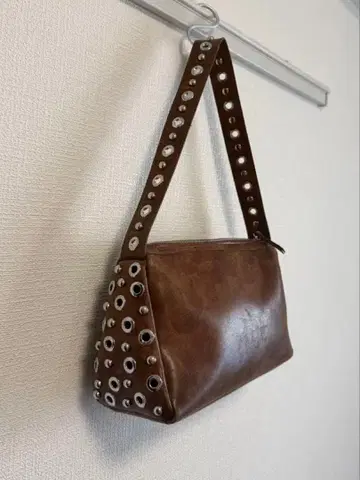 ZARA 브라운 가죽 스터드 숄더백