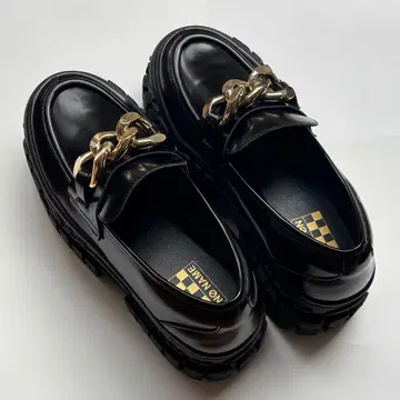 NO NAME 블랙 통굽 로퍼 체인 장식 사이즈 38