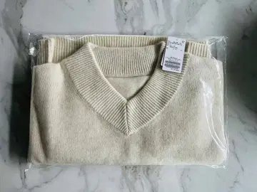 NOBLE YAK 와이드 V넥 니트 화이트 A 새상품