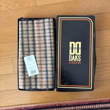 DAKS 울 100% 베이지 계열 체크 머플러 (캐시미어 함유)