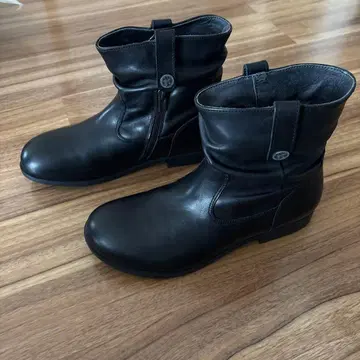 BIRKENSTOCK SARNIA 블랙