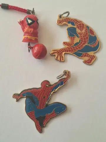 스파이더맨 메탈 참 스트랩