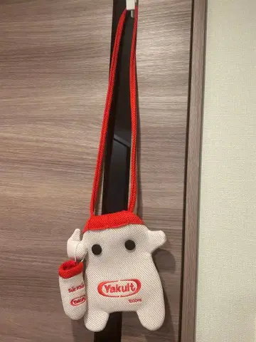 Yakult 캐릭터형 숄더 파우치 야쿠르트 보관 세트