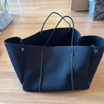 메쉬 디자인 토트백 블랙 STATE OF ESCAPE