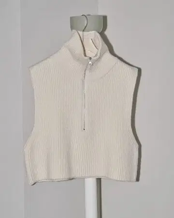 [ 최종 가격 인하 ] todayful 아이보리 하이넥 니트 베스트